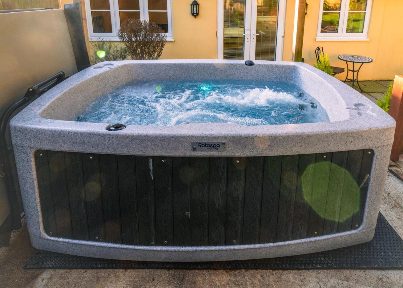 The Retreat, Own Hot Tub, Romantic Escape, Near Lyme Regis Exteriér fotografie